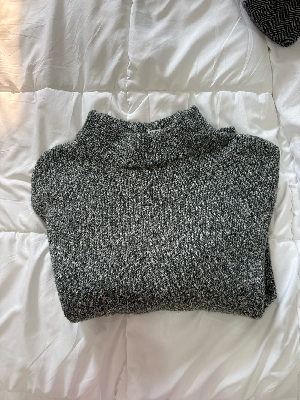 Cable & Gauge Heather Gray Turtleneck Sweater